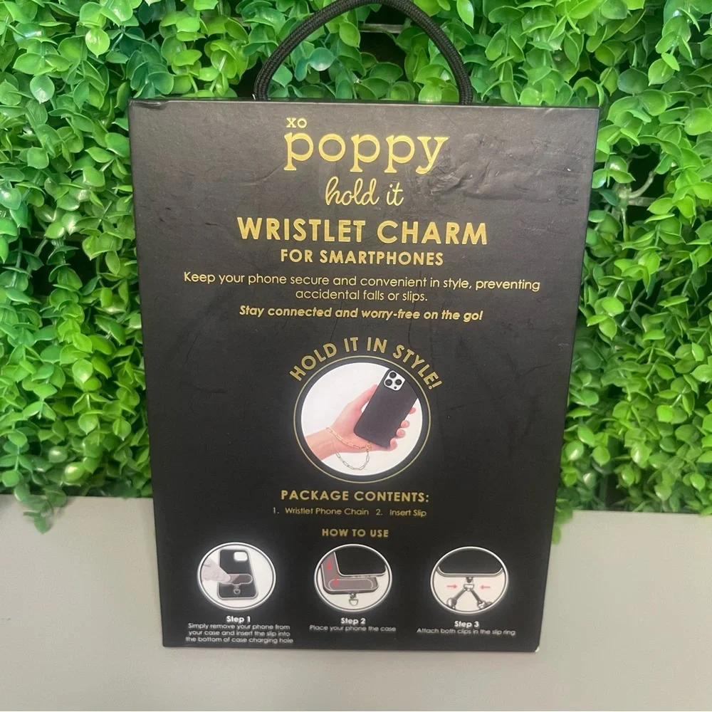 XO BY POPPY Phone Strap Chain Link Wristlet Gold New in Box